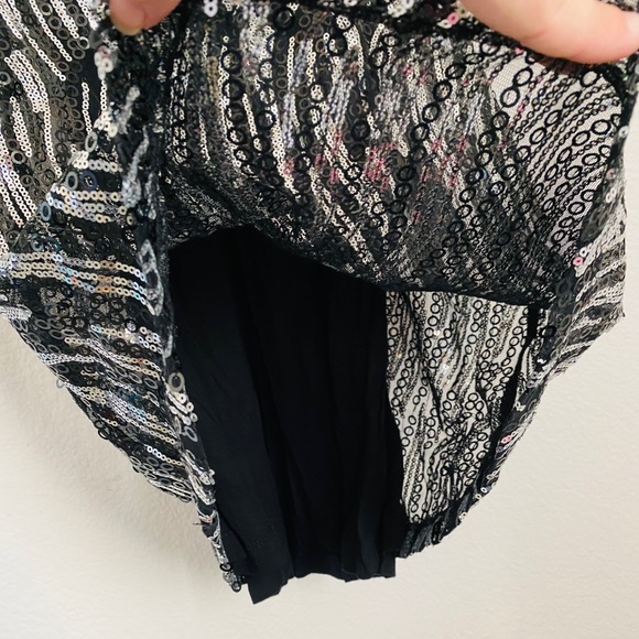 Romeo Juliet Couture • Sexy Sequence Black & Silver Mini Party Dress - Picture 5 of 12